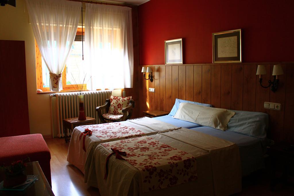 Hostal Escartin Сабиньяниго Номер фото