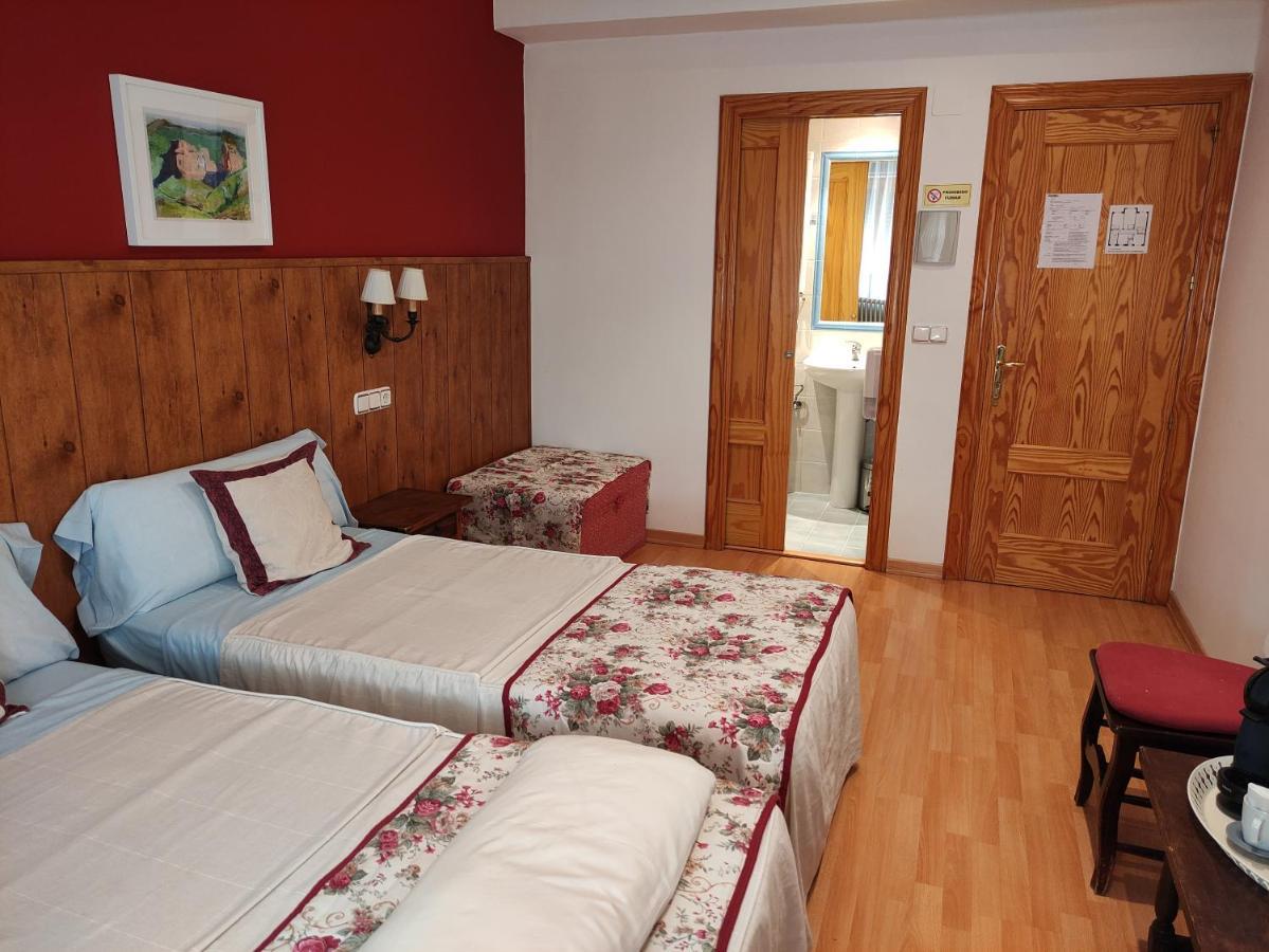 Hostal Escartin Сабиньяниго Экстерьер фото