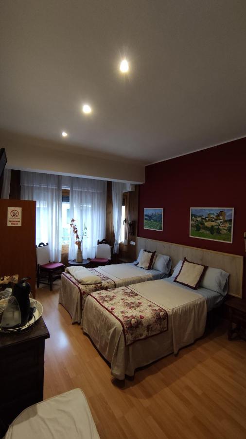 Hostal Escartin Сабиньяниго Экстерьер фото