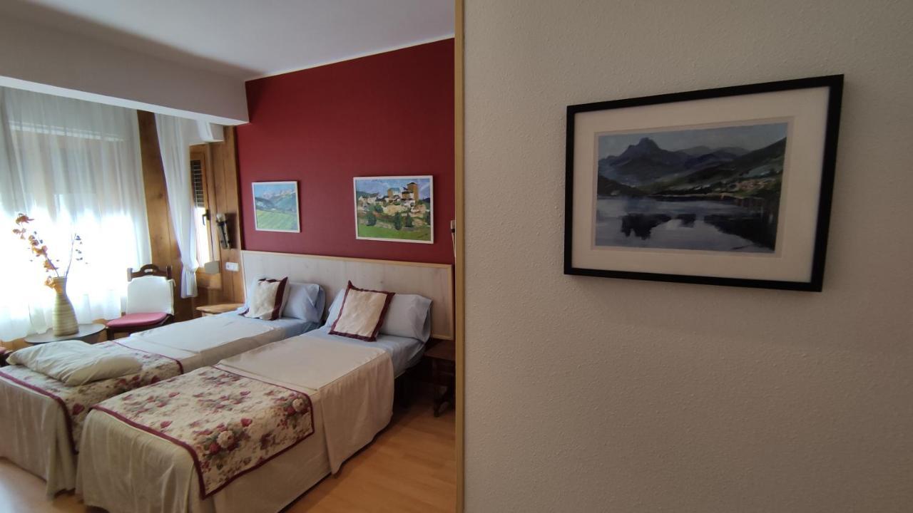 Hostal Escartin Сабиньяниго Экстерьер фото