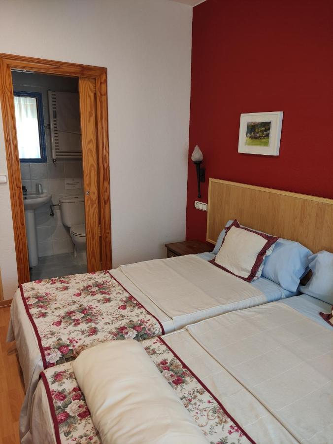 Hostal Escartin Сабиньяниго Экстерьер фото