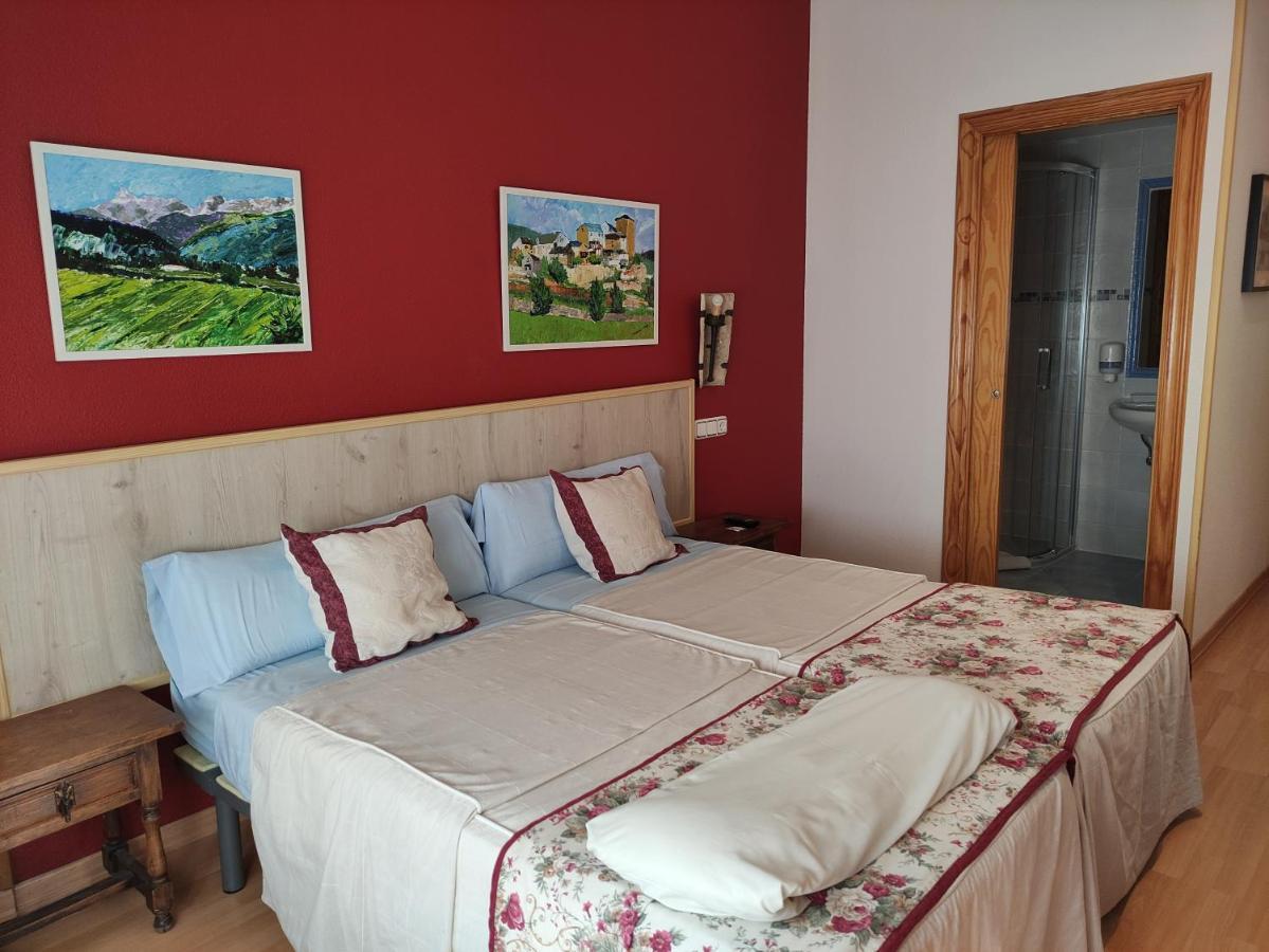 Hostal Escartin Сабиньяниго Экстерьер фото