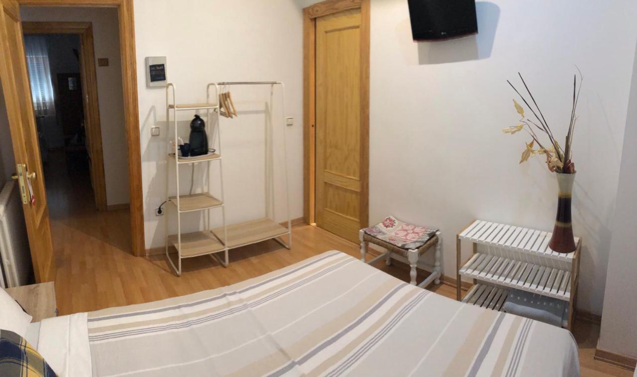 Hostal Escartin Сабиньяниго Экстерьер фото
